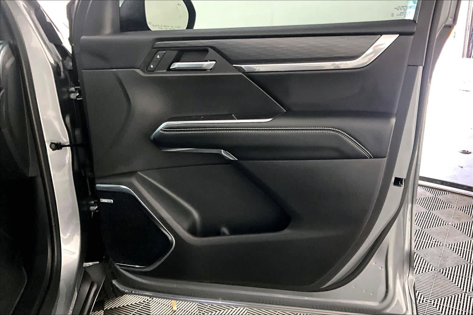 Used 2025 GMC Acadia Elevation w/ Elevation Premium Package FWD image 22