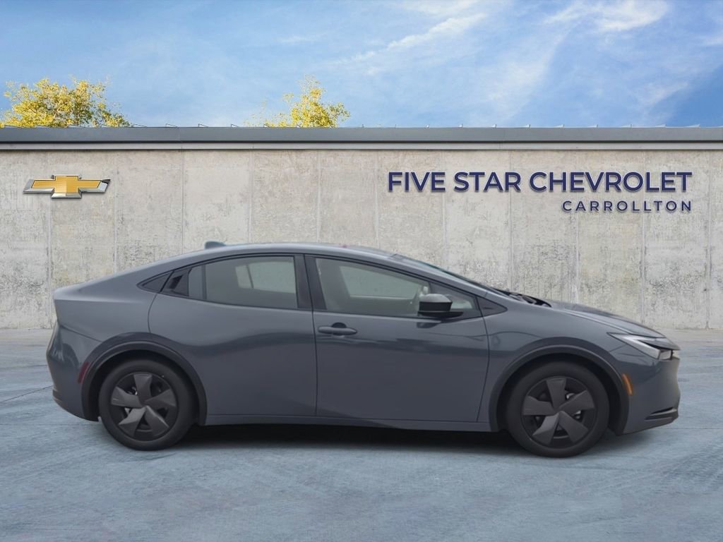 Used 2024 Toyota Prius LE image 9