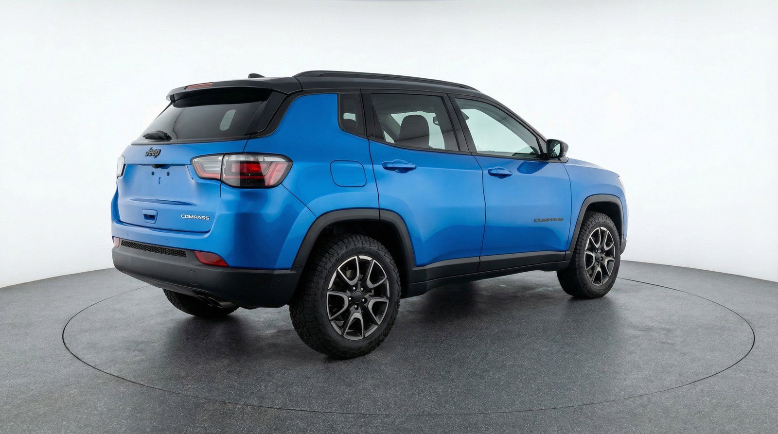 Used 2025 Jeep Compass Trailhawk AWD/4WD image 9