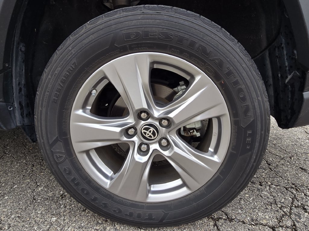 Used 2024 Toyota RAV4 LE AWD/4WD image 19