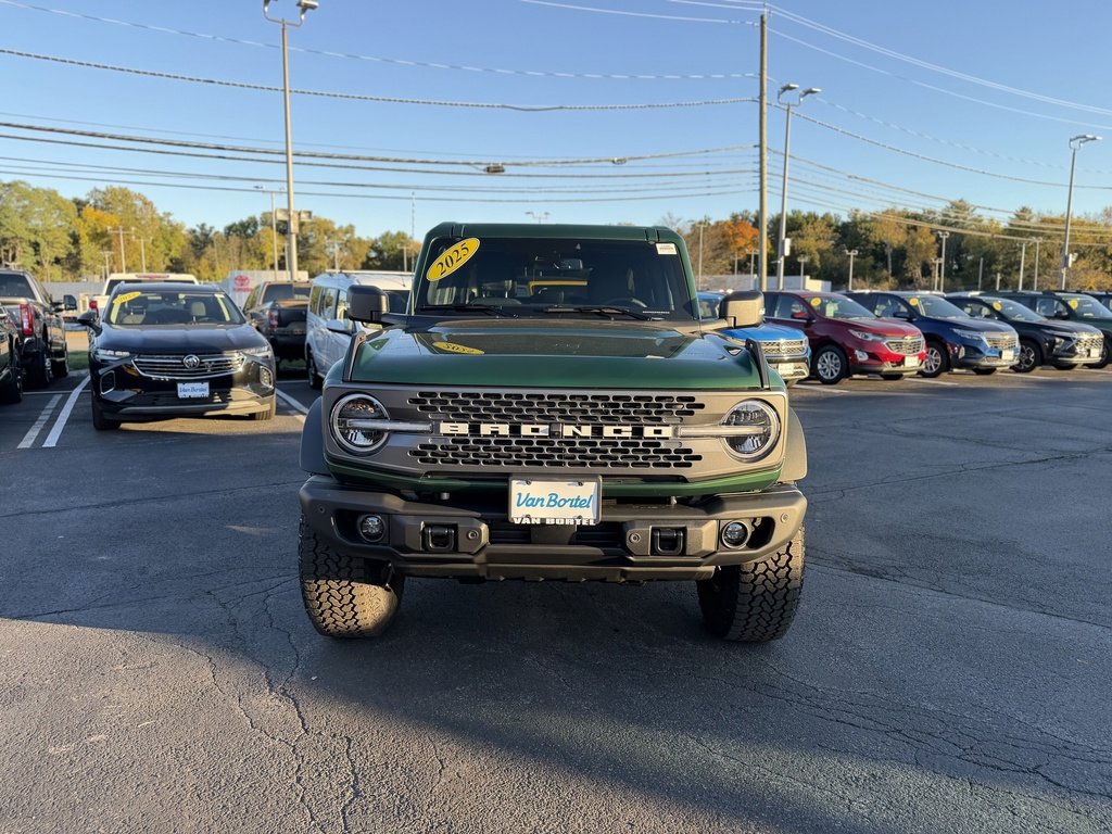 Used 2025 Ford Bronco Badlands image 8