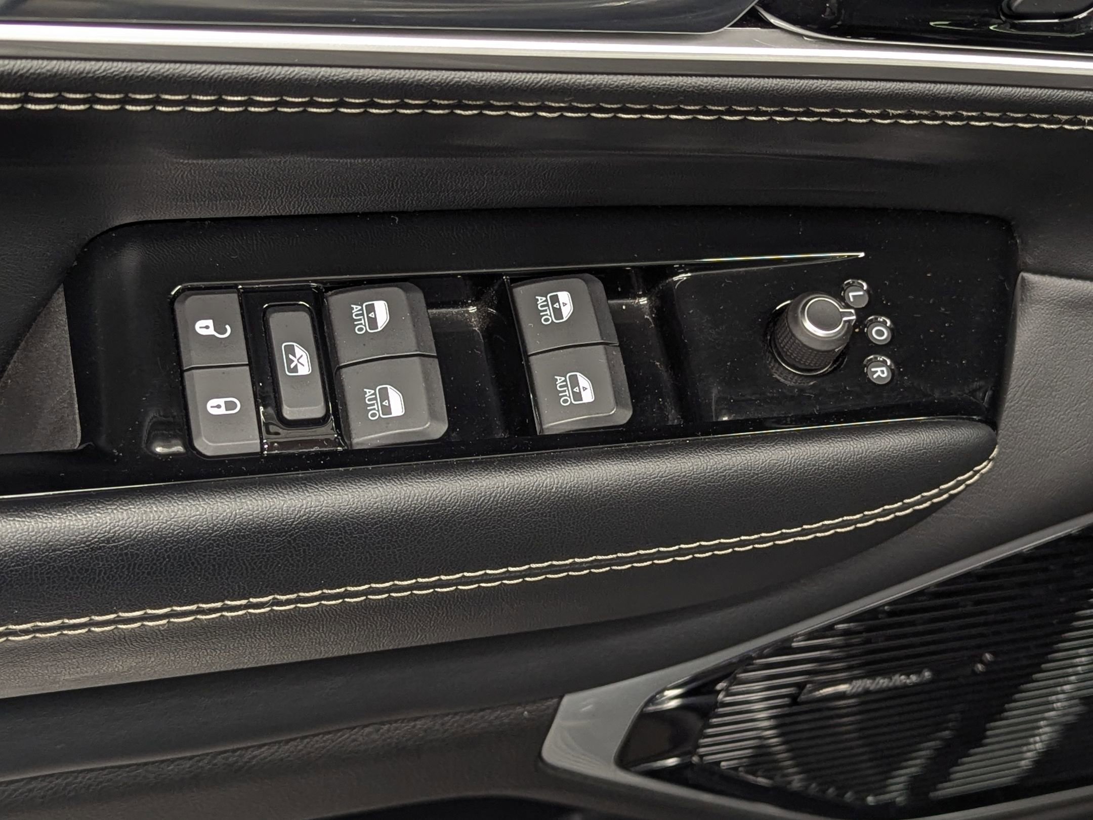 Used 2022 Jeep Wagoneer Series III w/ Premium Group I image 19