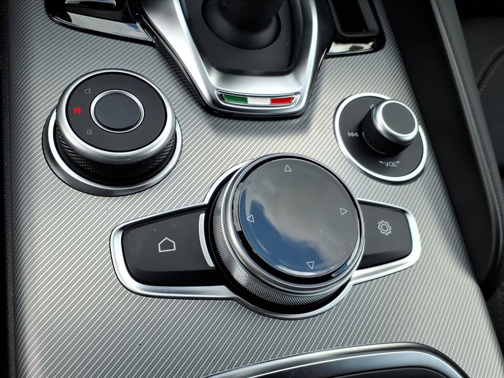 New 2025 Alfa Romeo Giulia w/ Driving Assist Package image 24