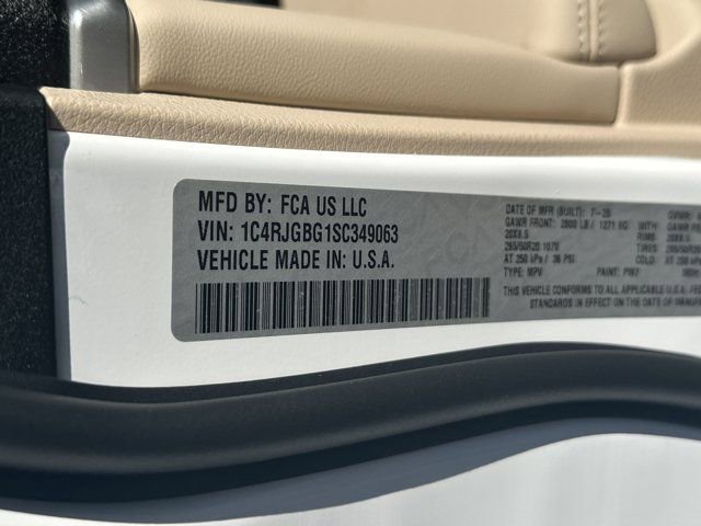 New 2025 Jeep Grand Cherokee Limited w/ Black Appearance Package image 30