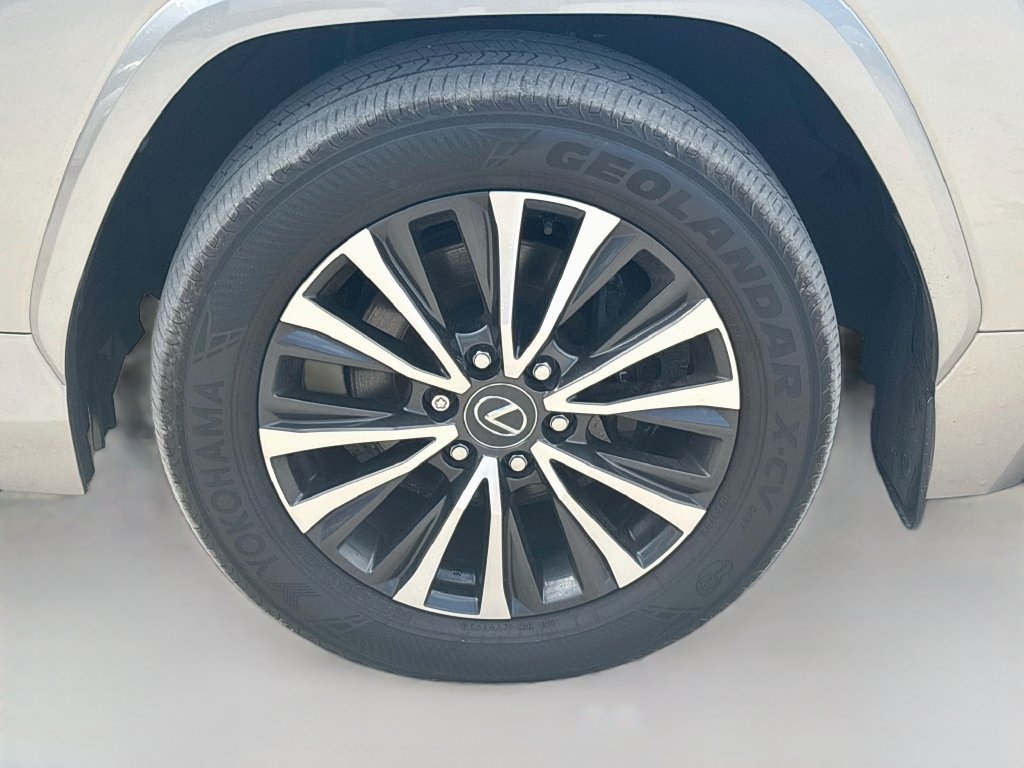 Used 2024 Lexus LX 600 4WD w/ Appearance Package image 31