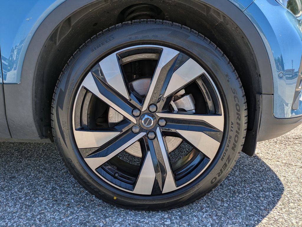 Certified 2023 Volvo XC40 B5 Plus w/ Driver Assist Package AWD/4WD image 11
