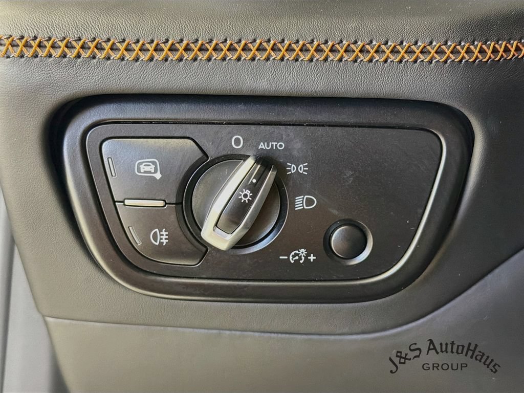 Used 2022 Bentley Bentayga AWD/4WD image 10