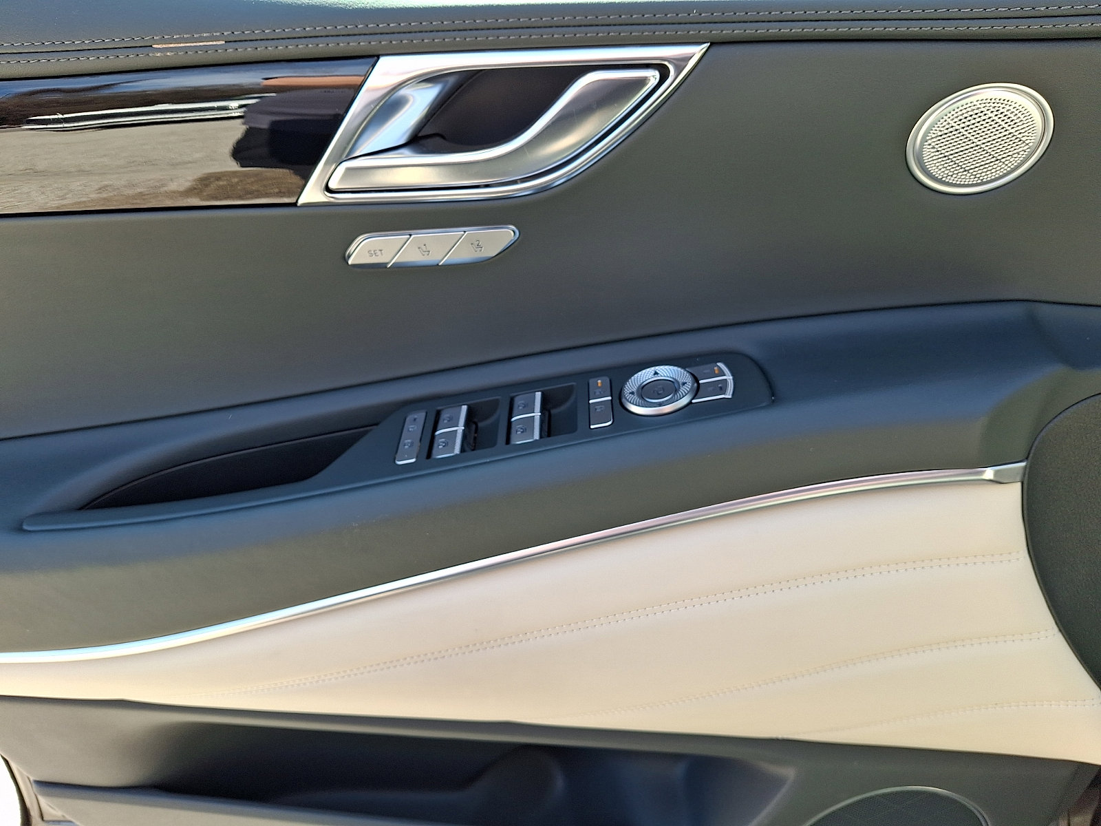 Used 2025 Genesis GV80 2.5T Standard image 12