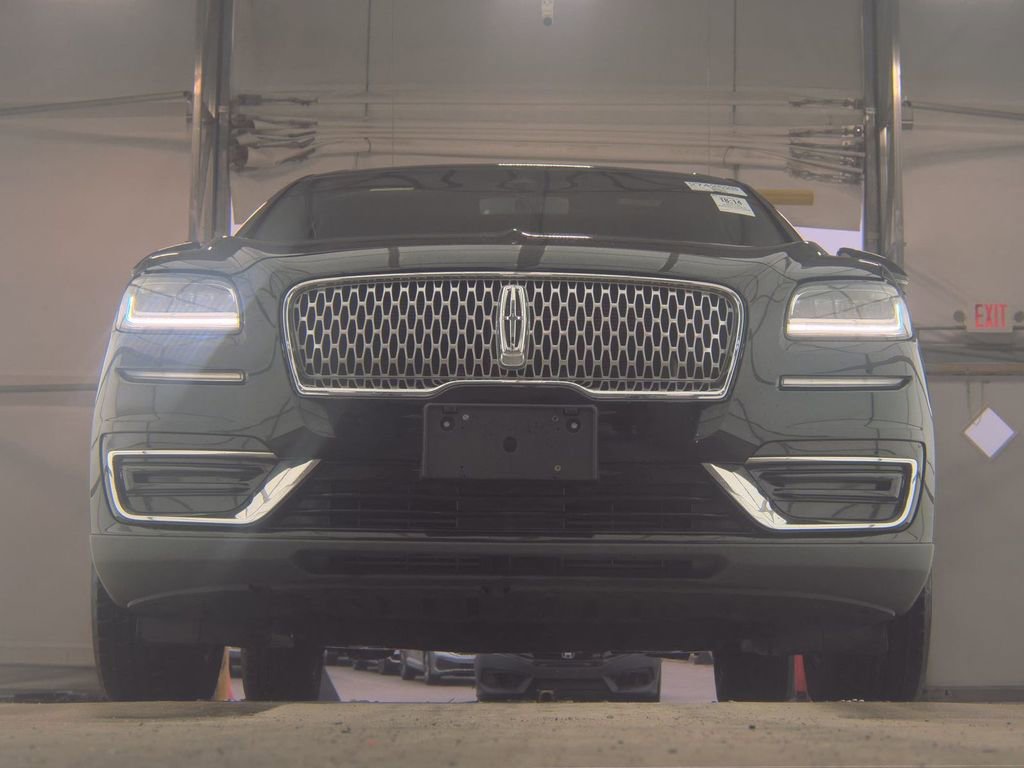 Used 2019 Lincoln Nautilus Premier image 3