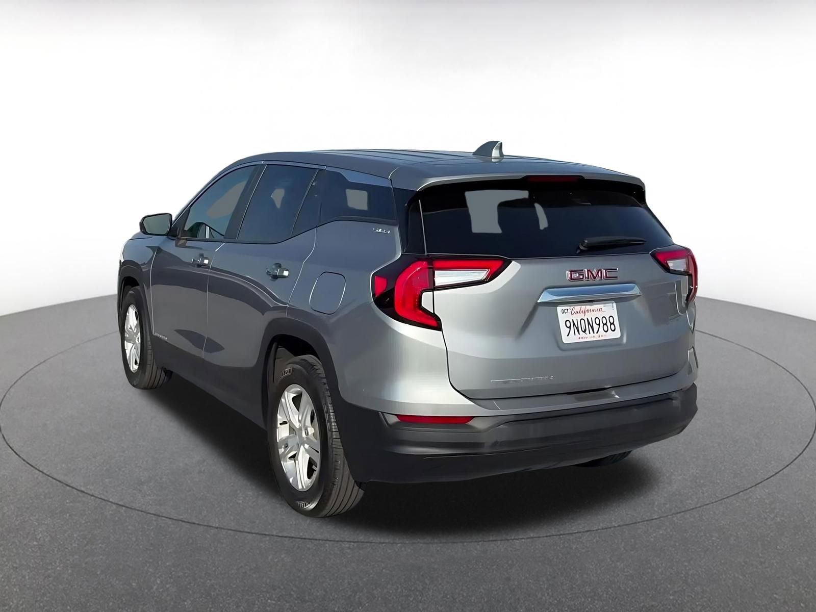 Used 2024 GMC Terrain SLE FWD image 11