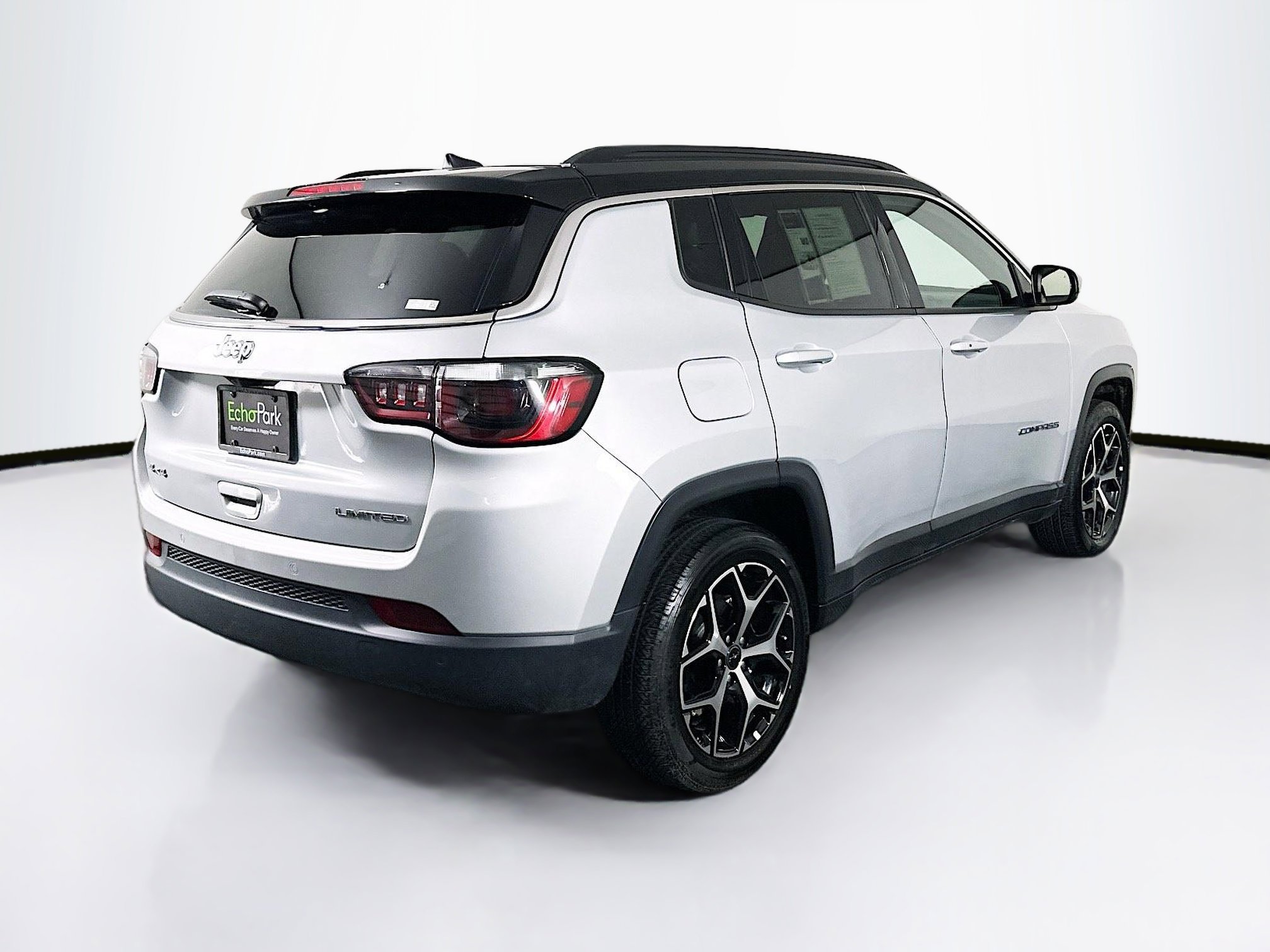 Used 2025 Jeep Compass Limited image 9