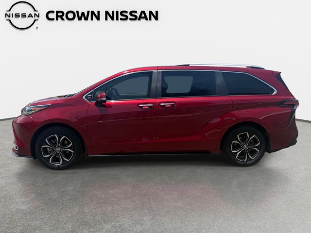 Used 2025 Toyota Sienna Platinum AWD/4WD image 4