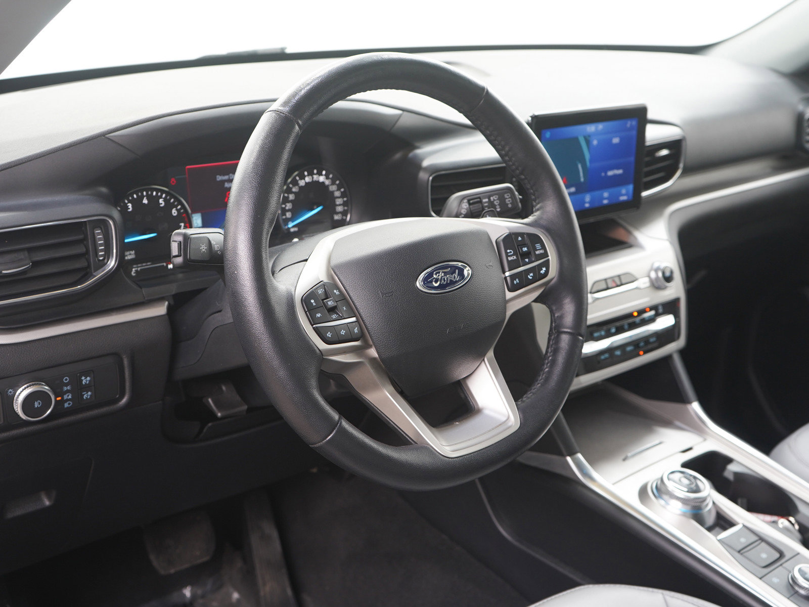 Used 2021 Ford Explorer XLT w/ XLT Sport Appearance Package image 25