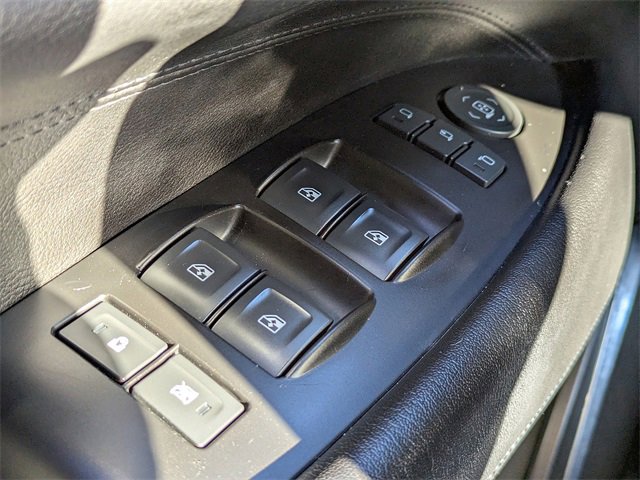 Used 2015 Cadillac Escalade Premium image 25