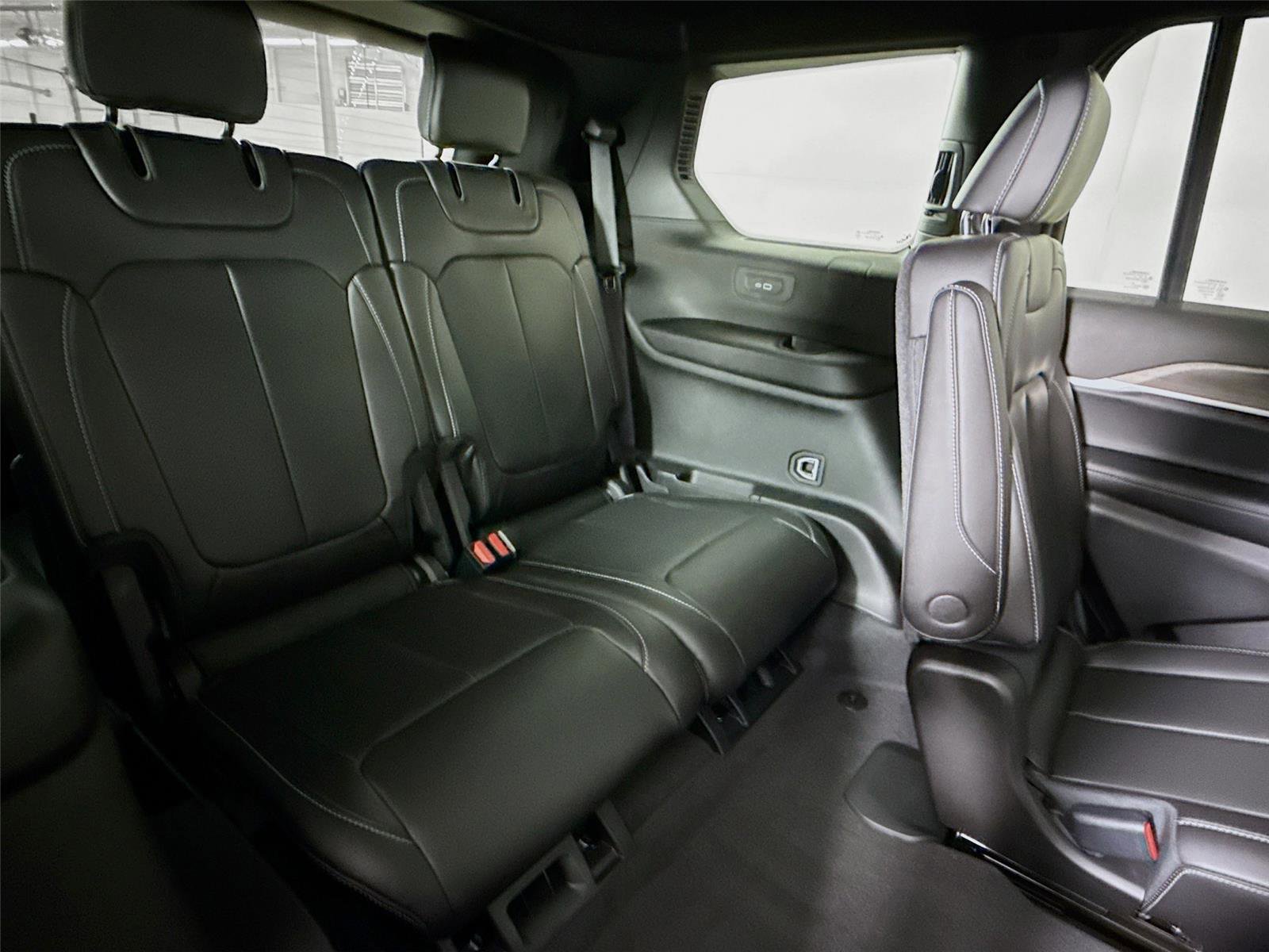 New 2026 Jeep Grand Cherokee L Limited w/ Luxury Tech Group II image 22