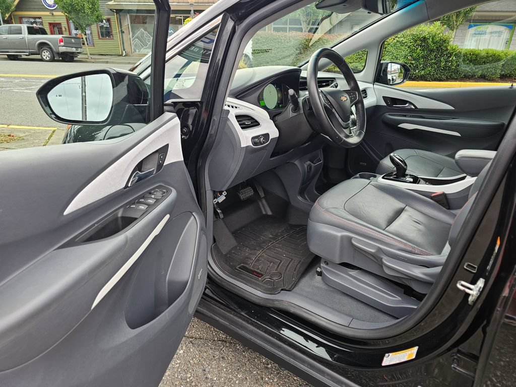 Used 2020 Chevrolet Bolt Premier w/ Infotainment Package FWD image 22