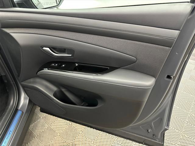 New 2025 Hyundai Tucson Limited image 16
