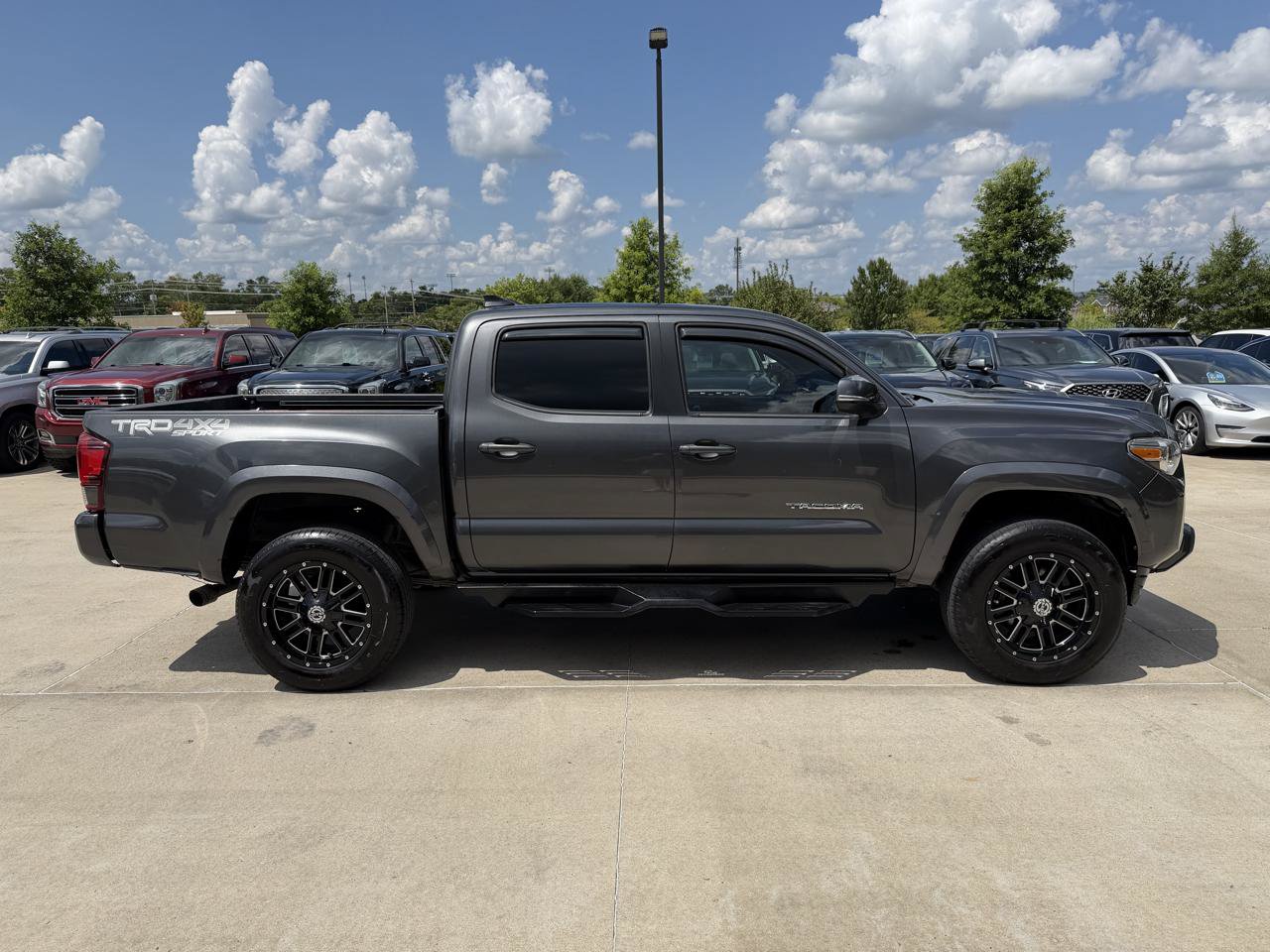 Used 2019 Toyota Tacoma TRD Sport w/ Technology Package AWD/4WD image 4