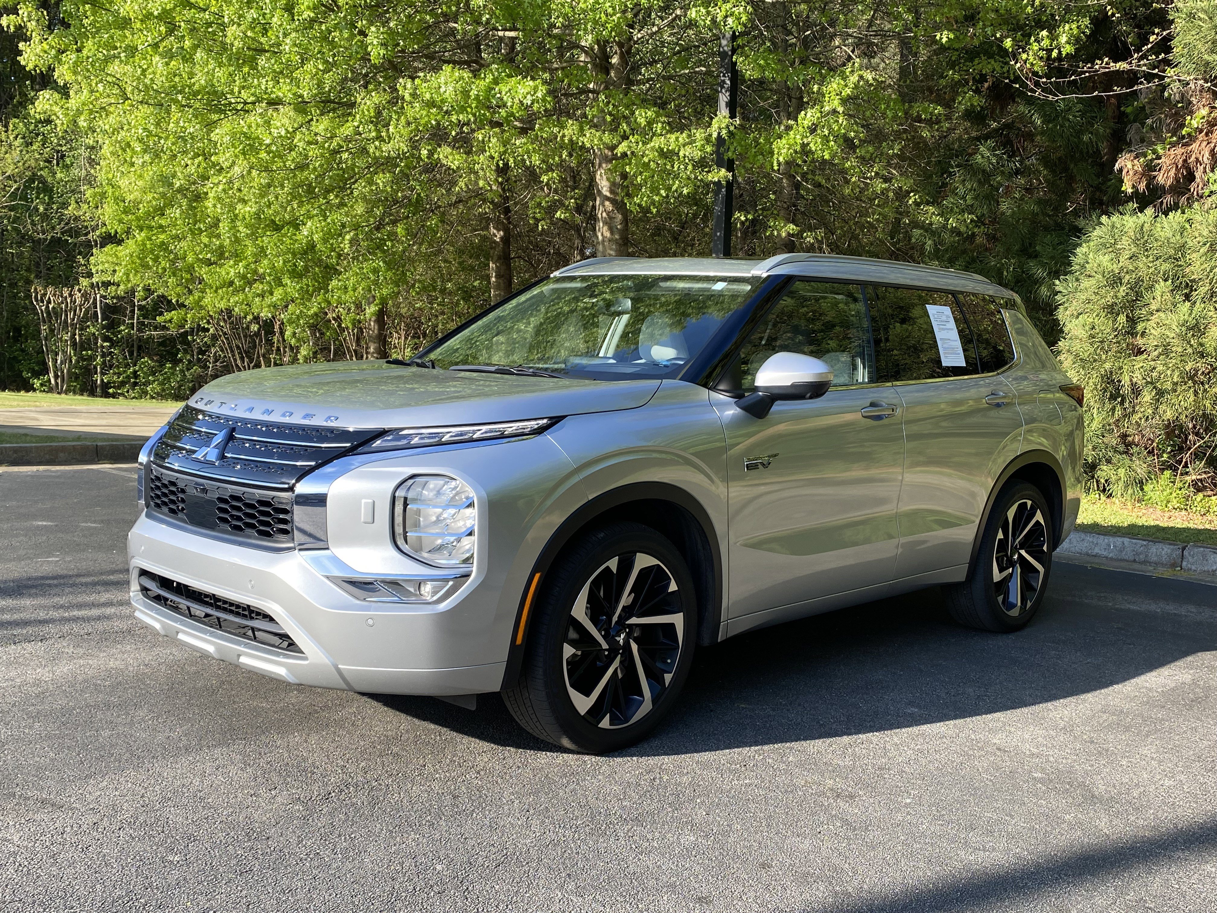 Used 2024 Mitsubishi Outlander 4WD Plug-In Hybrid image 5