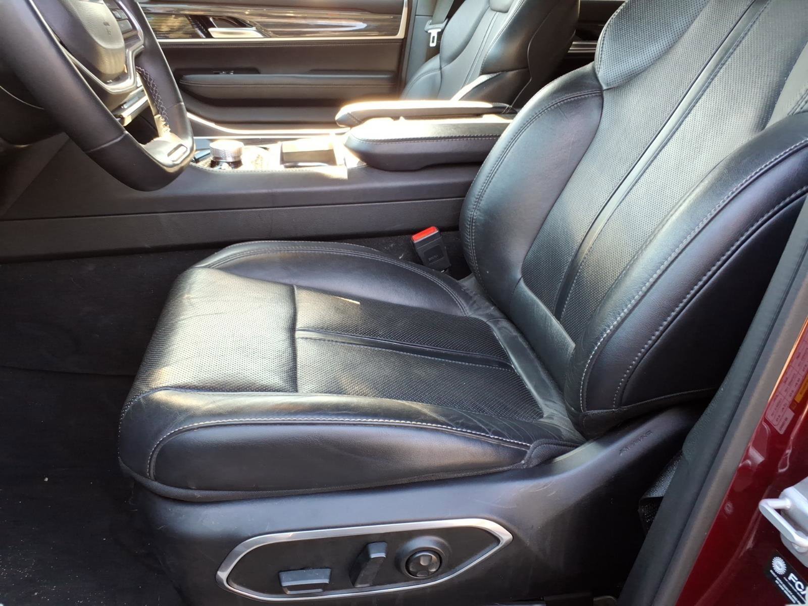 Used 2022 Jeep Wagoneer Series III w/ Flexible Seating Group image 12