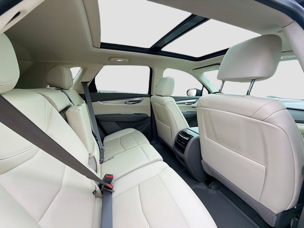 Certified 2022 Cadillac XT5 Premium Luxury w/ Technology Package image 28