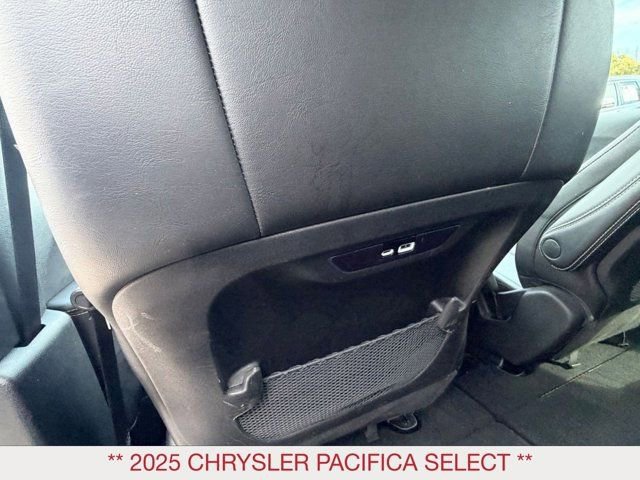 Certified 2025 Chrysler Pacifica Select image 18