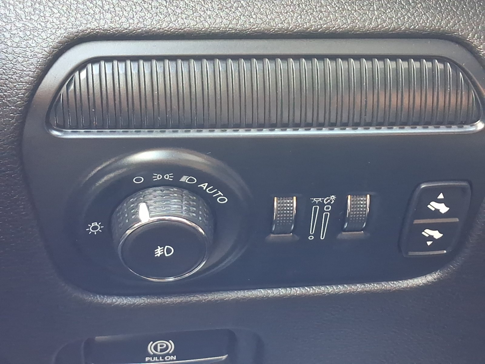 Used 2023 Jeep Wagoneer Series II AWD/4WD image 28