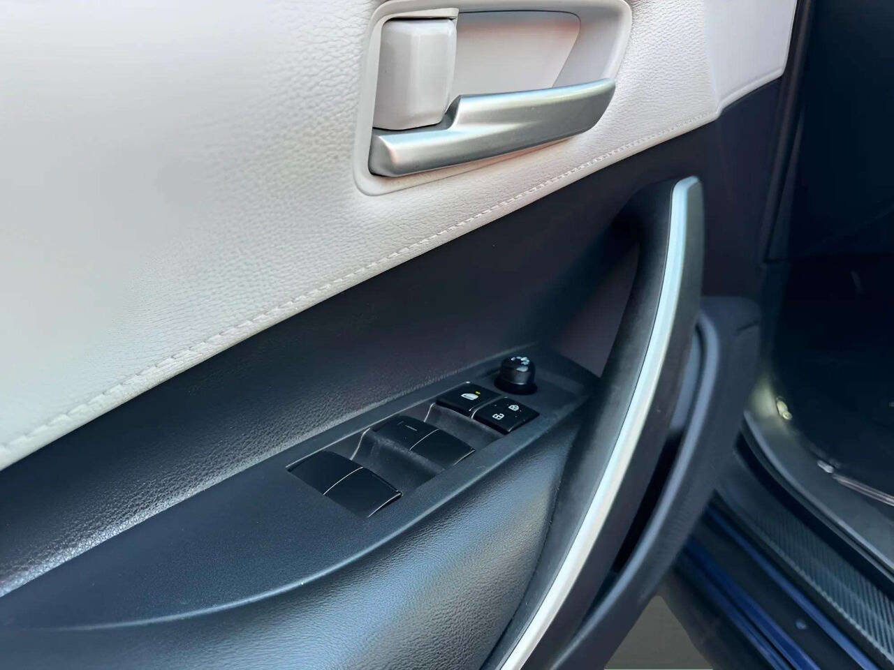 Used 2020 Toyota Corolla SE image 25