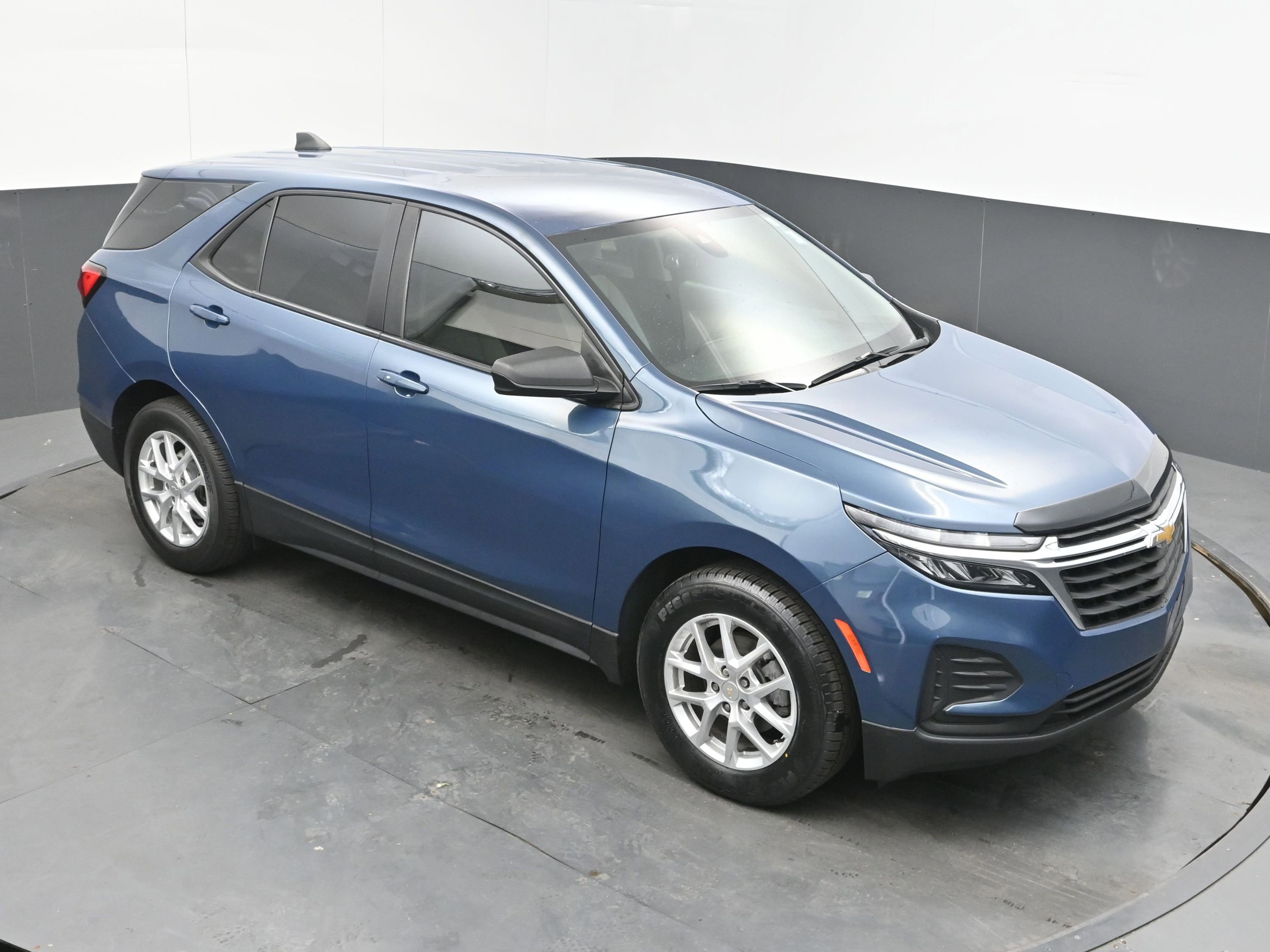 Used 2024 Chevrolet Equinox LS w/ LS Convenience Package FWD image 26