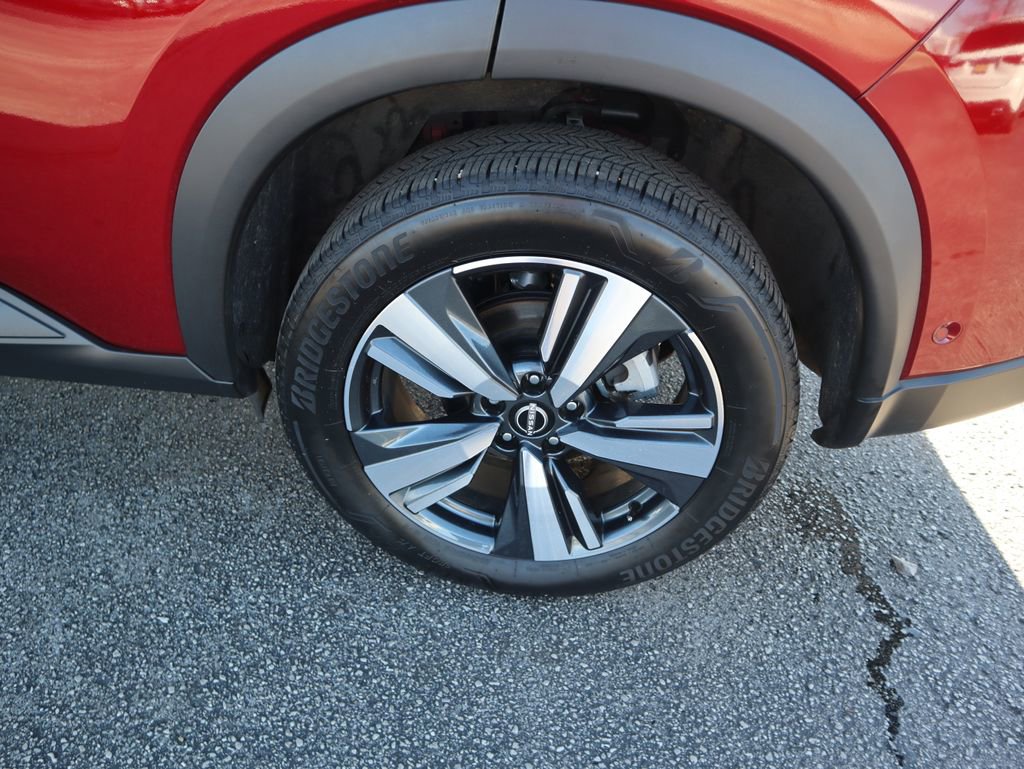 Used 2025 Nissan Rogue SL image 6