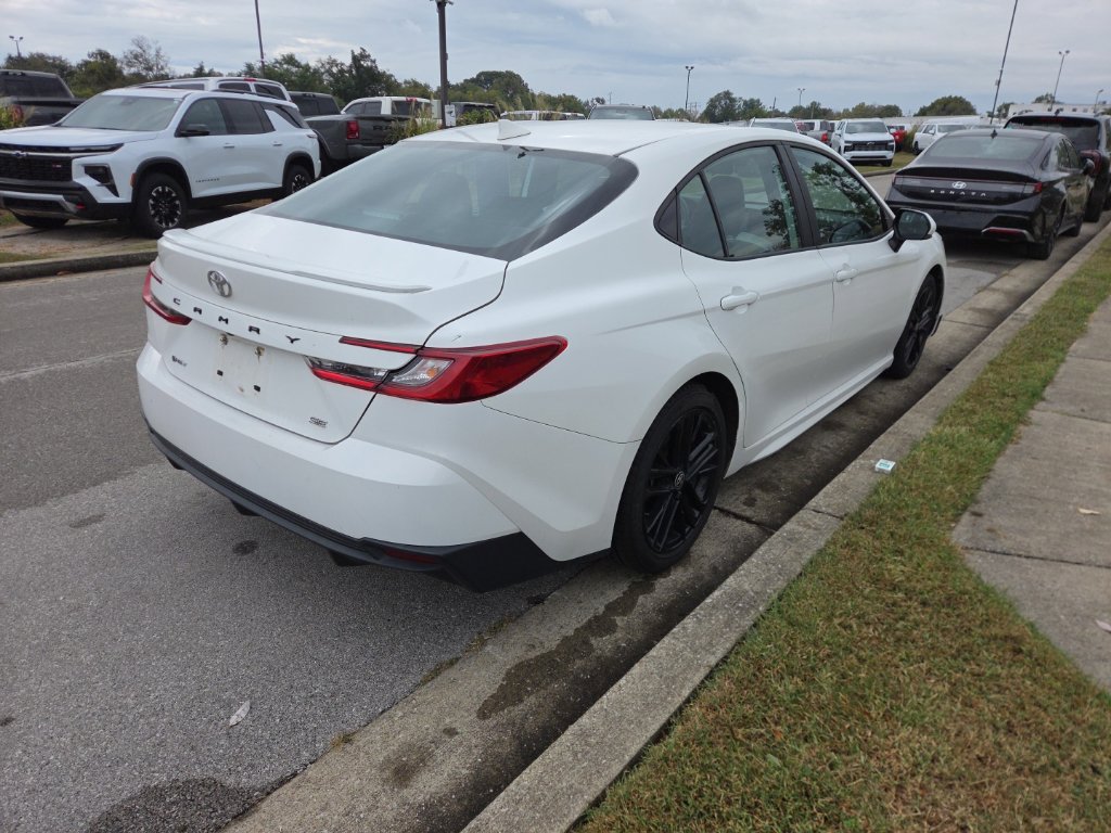 Used 2025 Toyota Camry SE FWD image 3