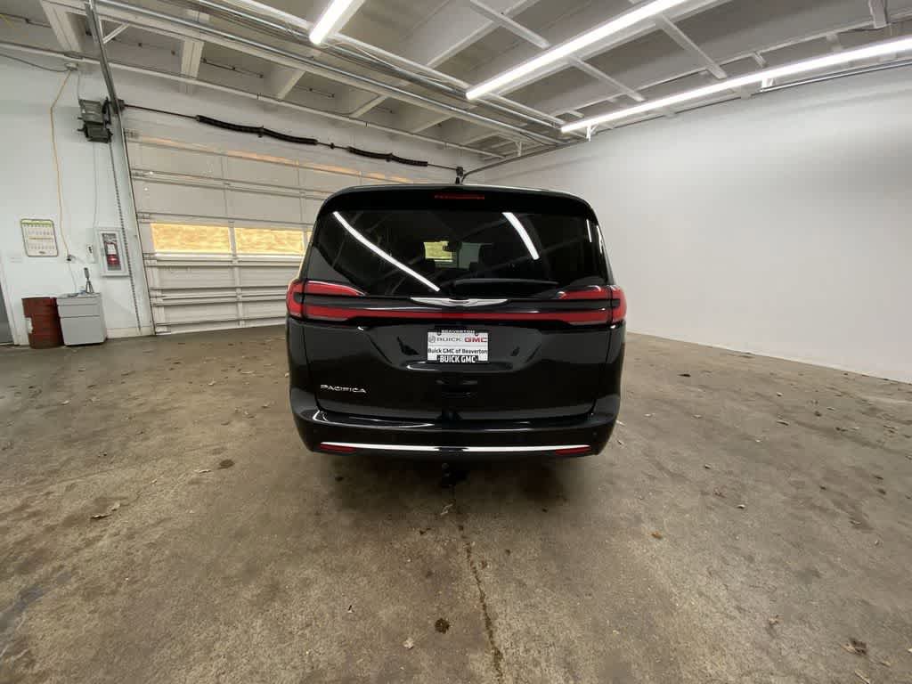 Used 2023 Chrysler Pacifica Touring-L image 5