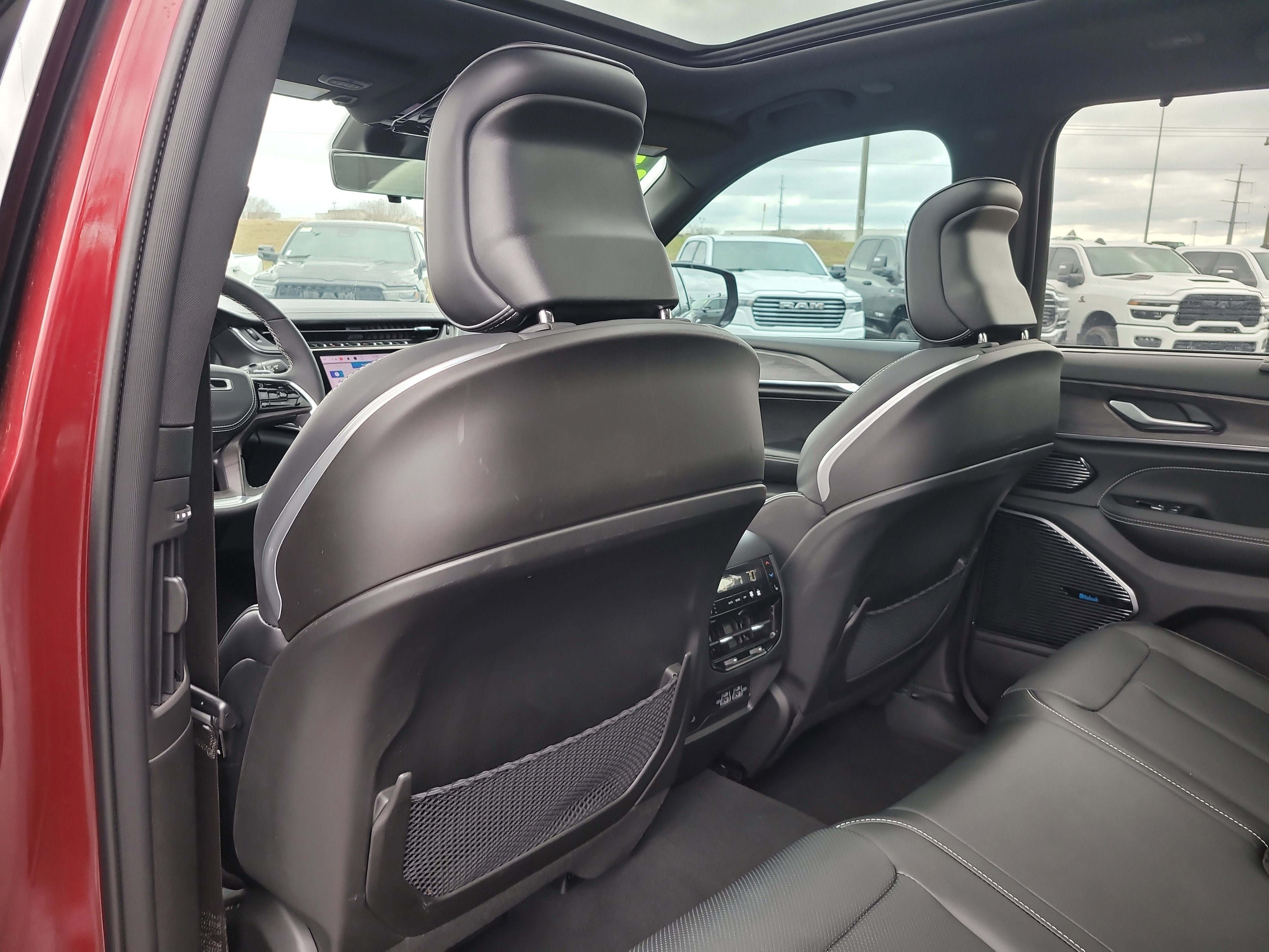 Used 2023 Jeep Grand Cherokee Overland w/ Luxury Tech Group IV image 12