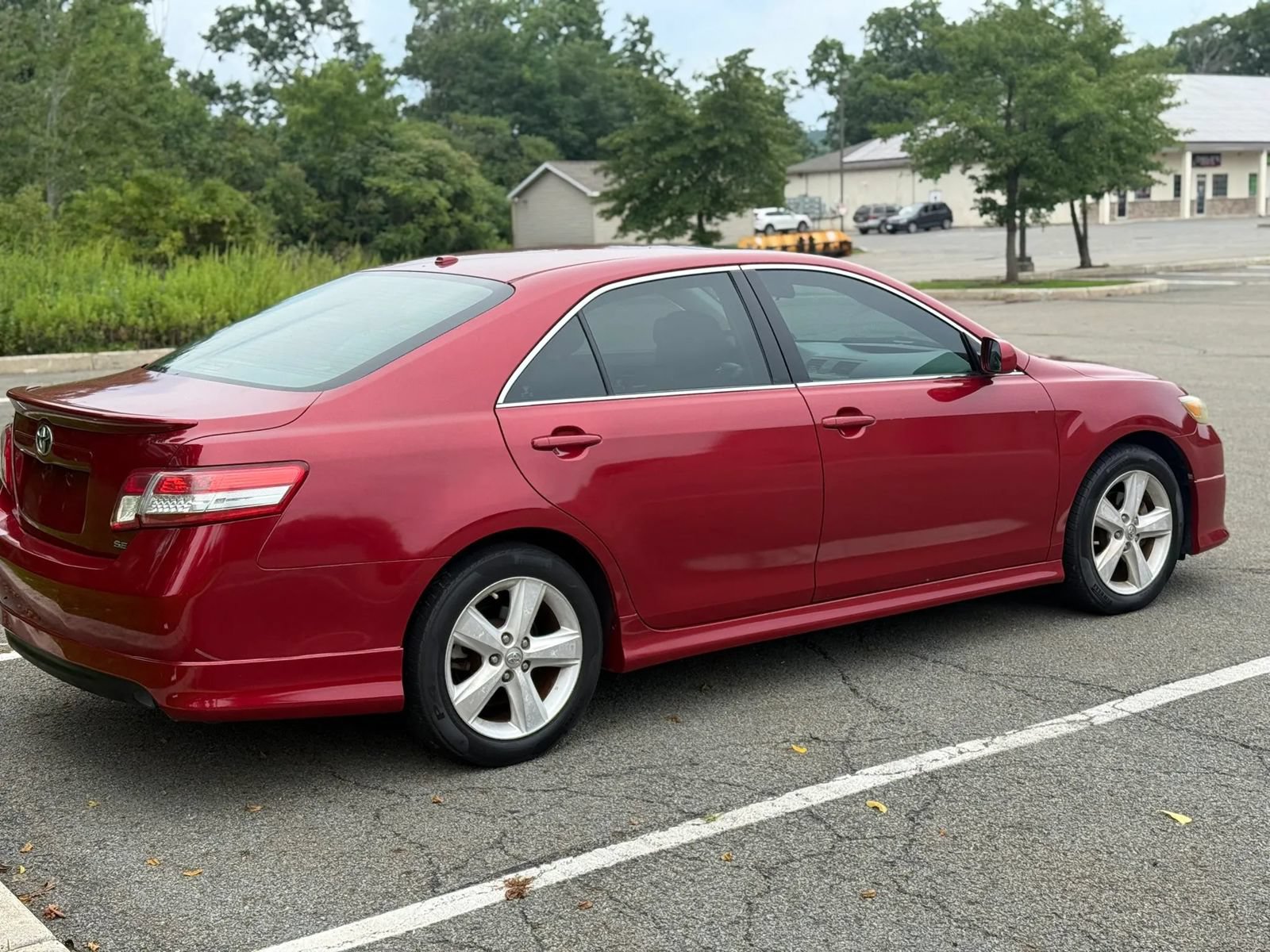 Used 2011 Toyota Camry SE w/ SE Extra-Value Pkg #1 FWD image 5