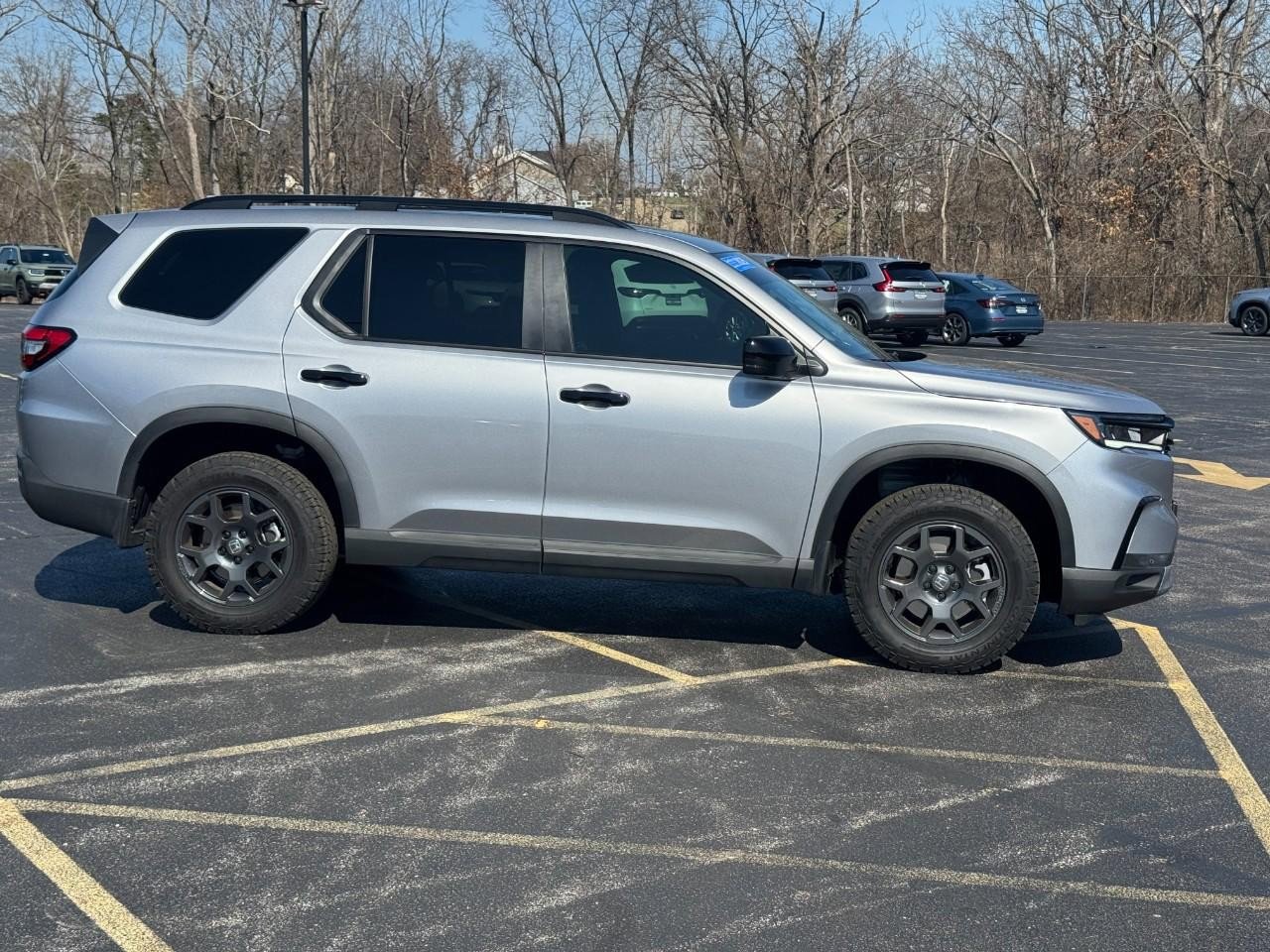 Certified 2025 Honda Pilot TrailSport image 3