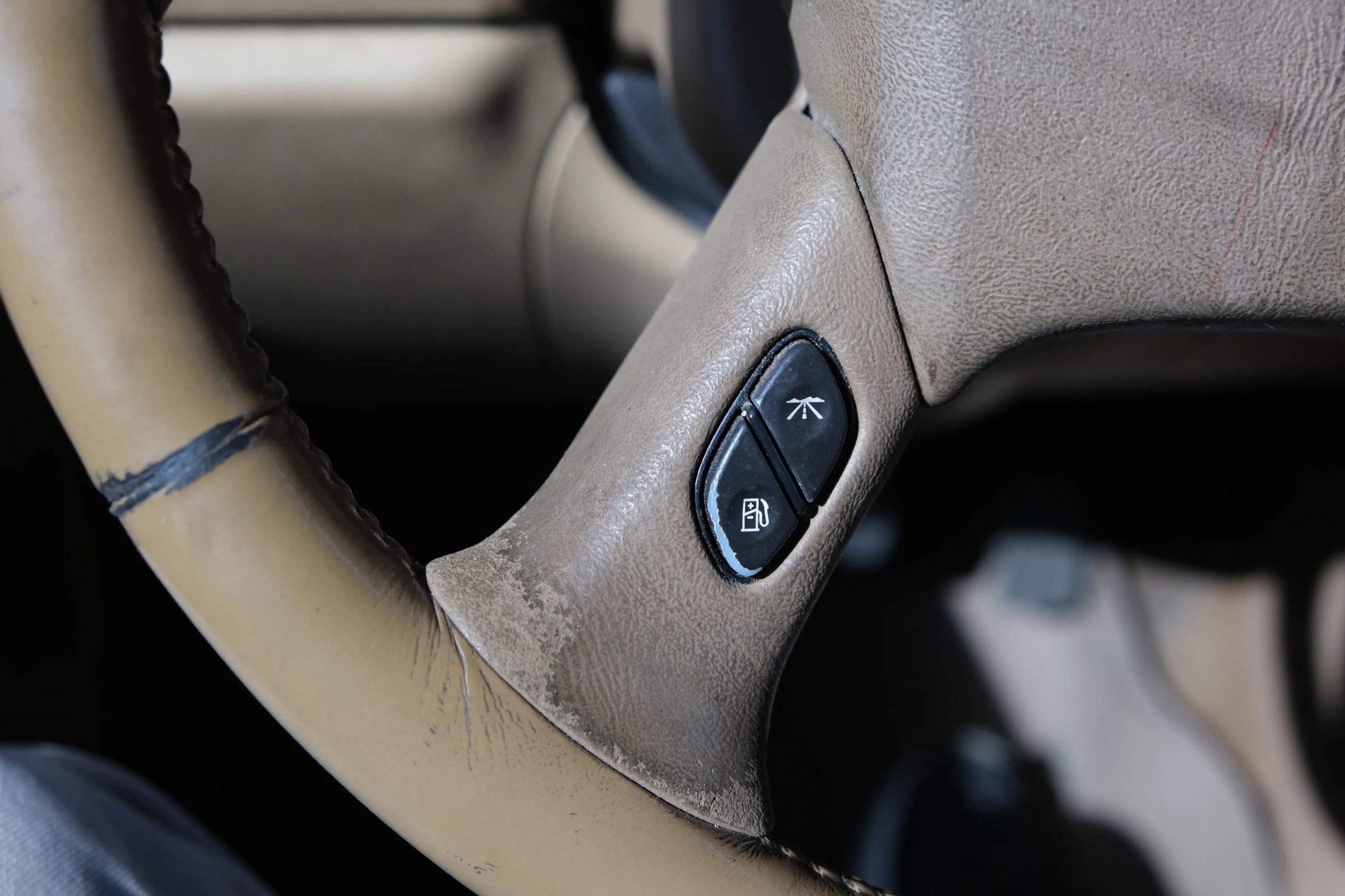 Used 2003 GMC Envoy SLT image 34