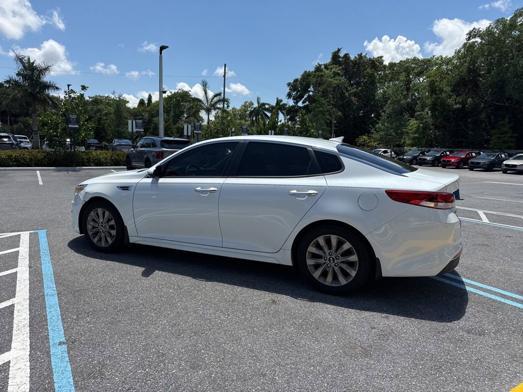Used 2018 Kia Optima LX w/ 17" Alloy Wheels Package FWD image 8