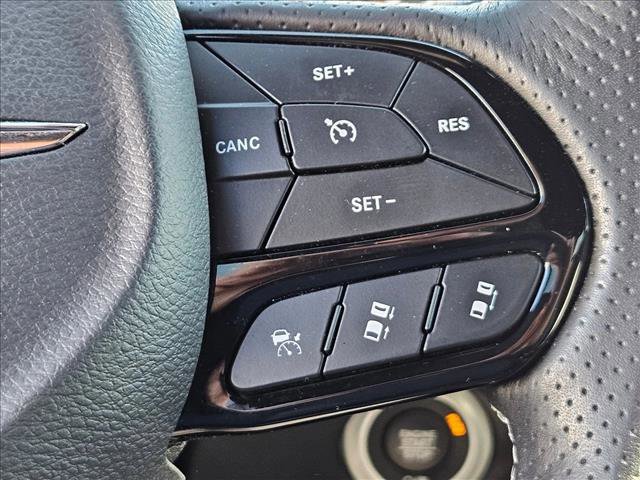 Used 2021 Chrysler Pacifica Limited w/ Uconnect Theater Family Group image 14