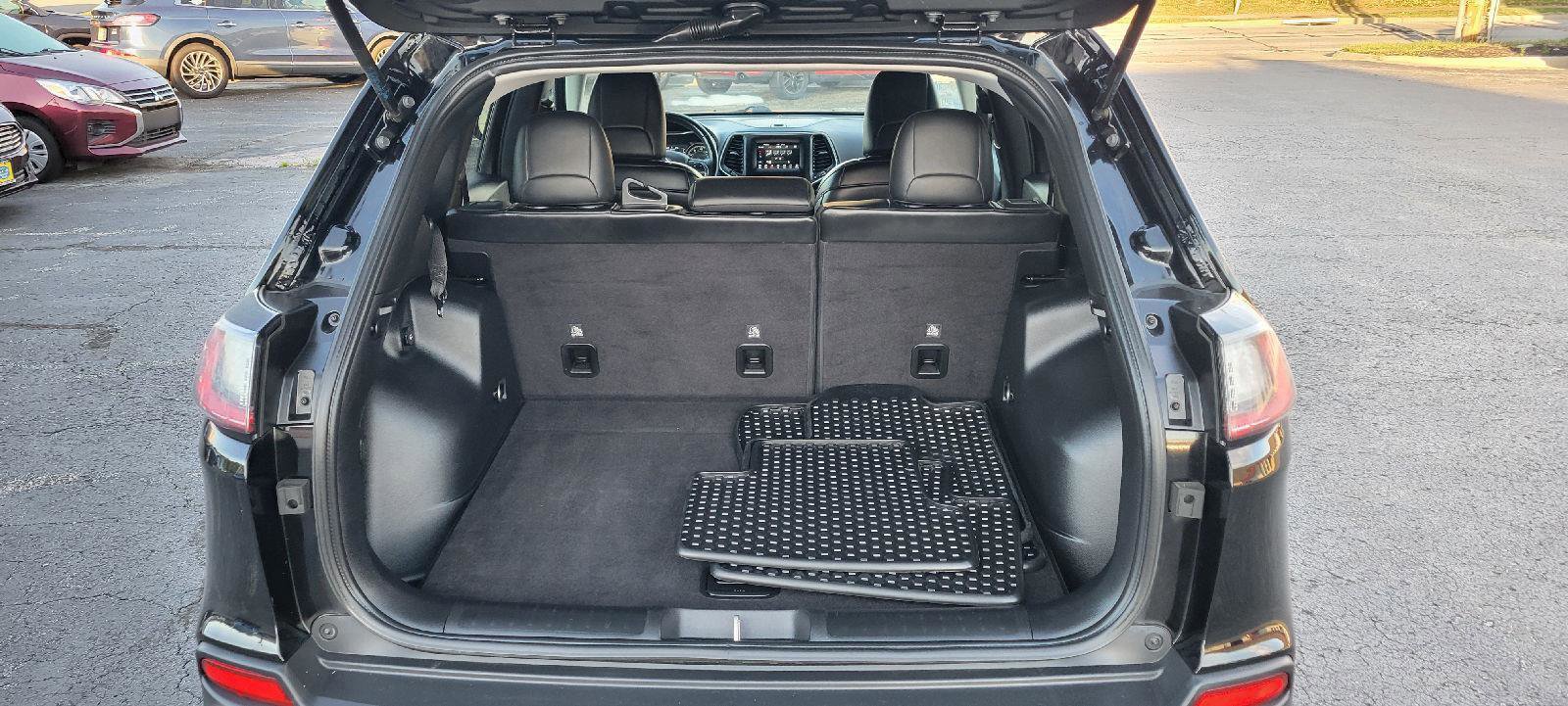 Used 2019 Jeep Cherokee Latitude Plus w/ Cold Weather Group image 29