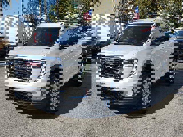 Used 2024 GMC Acadia Elevation w/ Luxury Package image 3