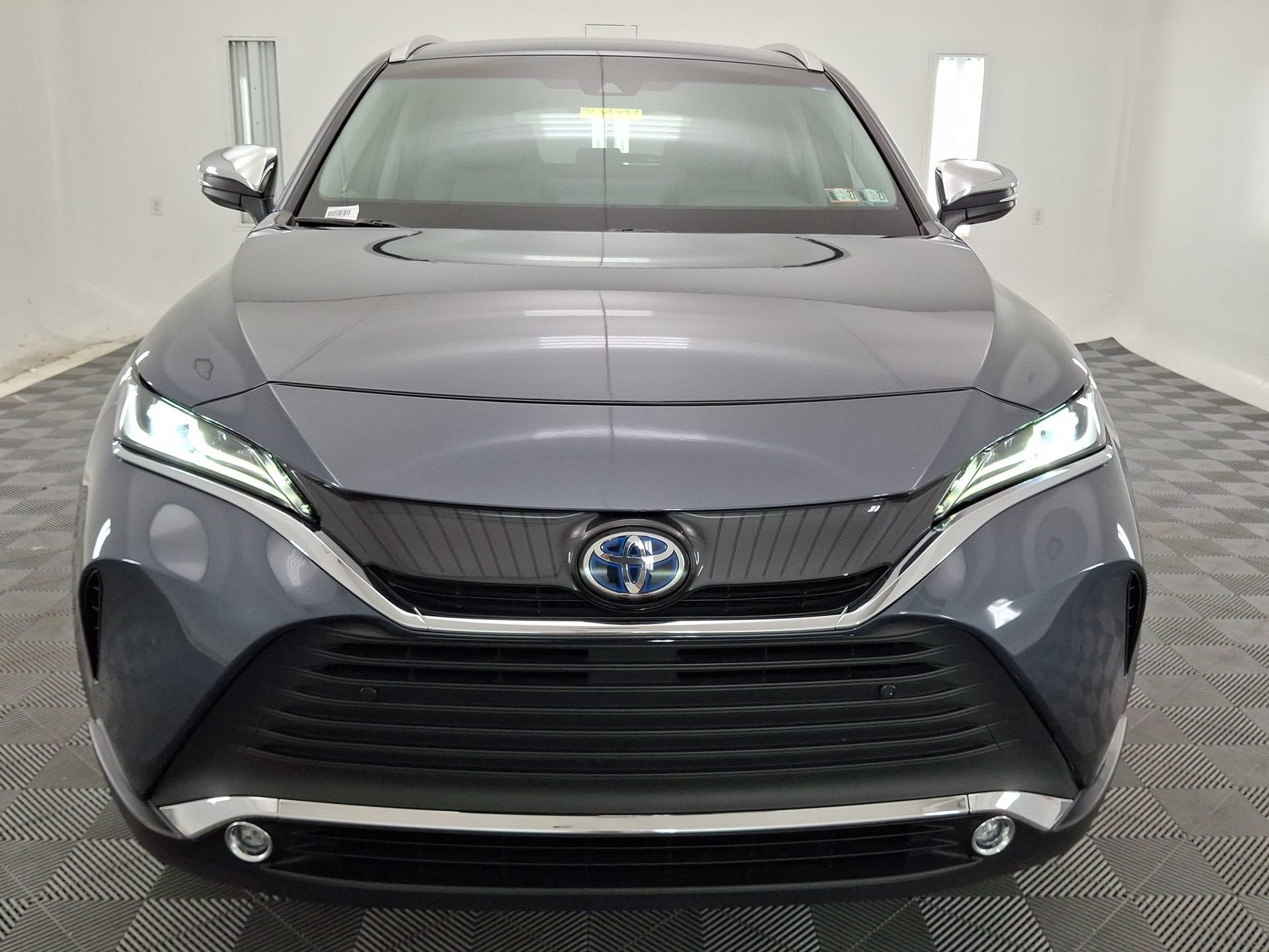 Certified 2023 Toyota Venza XLE AWD/4WD image 29