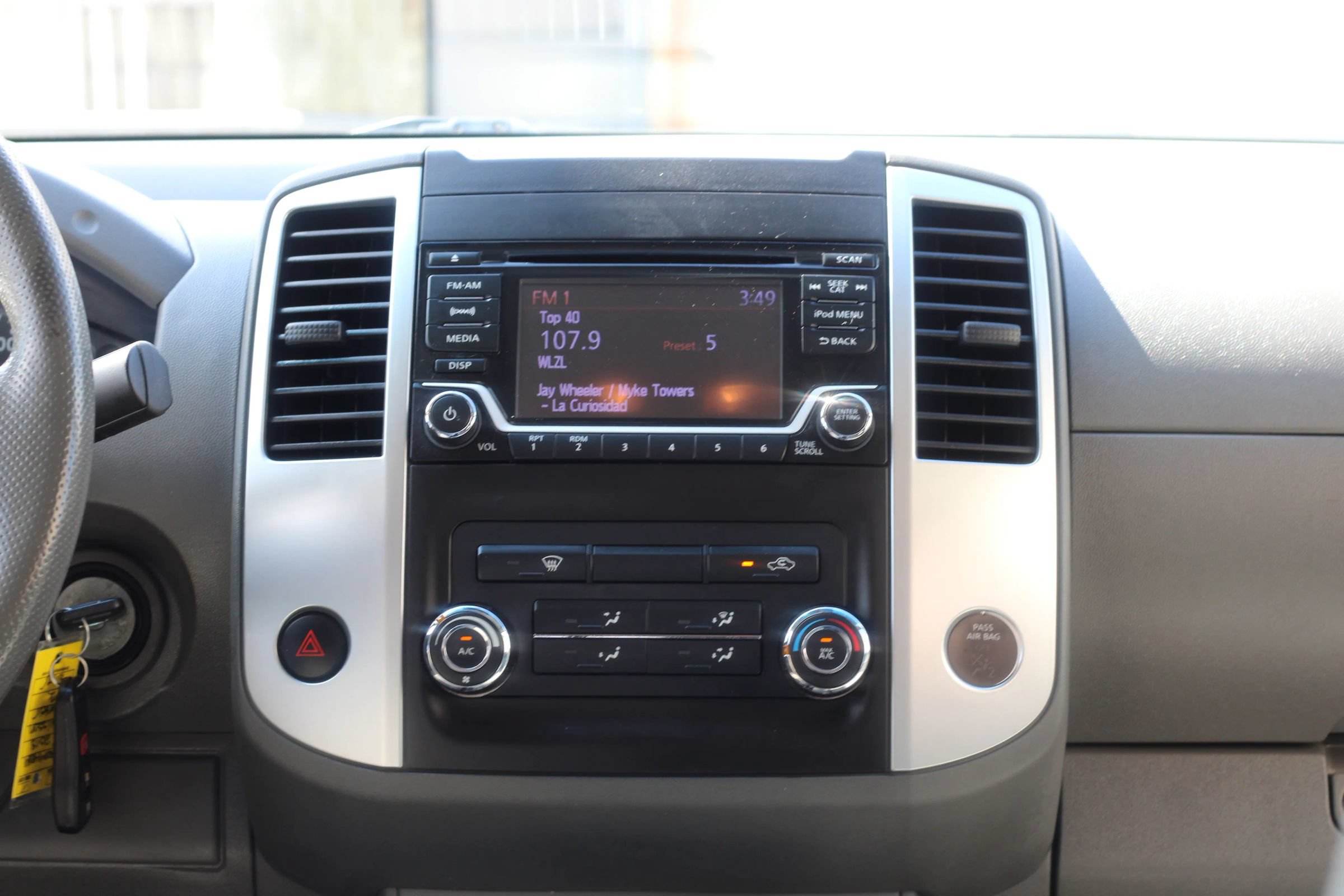 Used 2018 Nissan Frontier SV AWD/4WD image 18