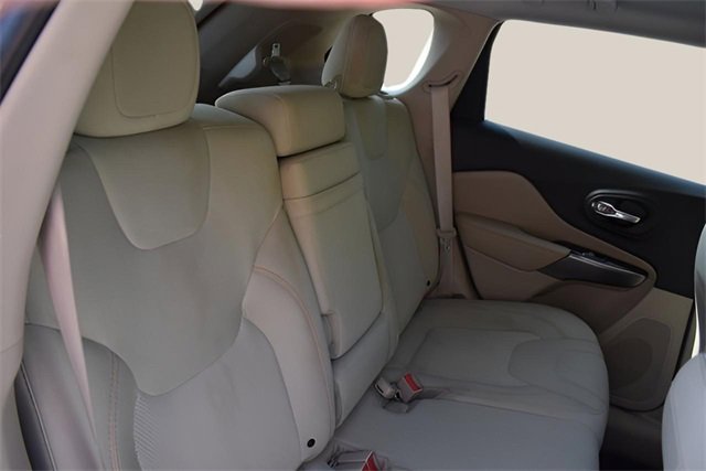 Used 2019 Jeep Cherokee Latitude w/ Popular Appearance Group image 17