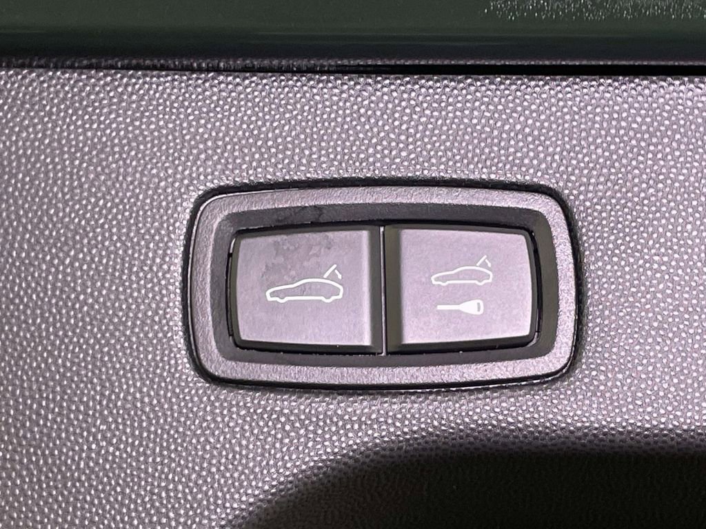 Certified 2025 Porsche Macan 4 Electric image 21