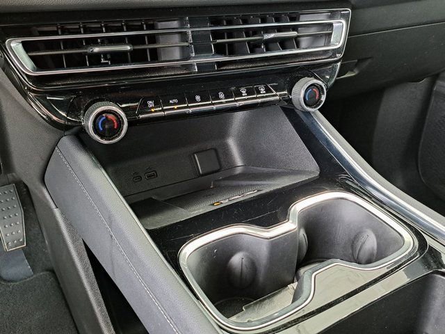 Used 2025 Chevrolet Traverse LT image 16