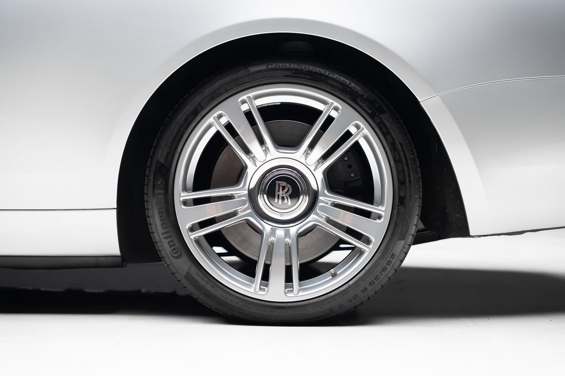 Used 2017 Rolls-Royce Dawn RWD image 24