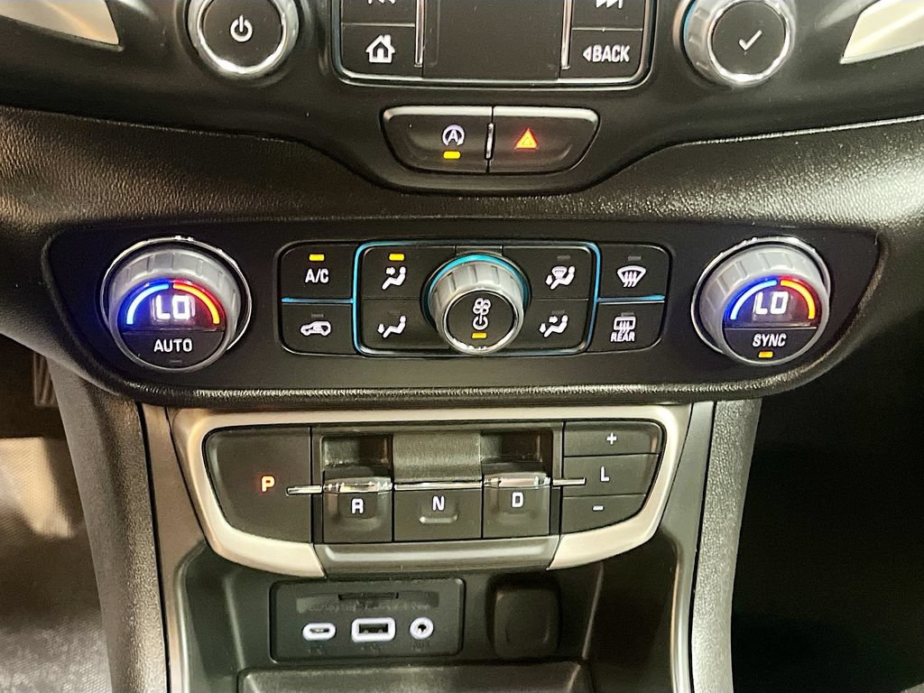 Used 2024 GMC Terrain Denali w/ Denali Premium Package AWD/4WD image 16