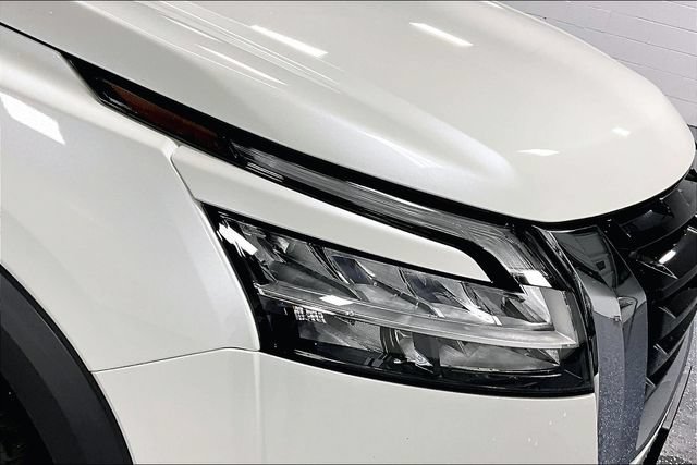 Used 2023 Nissan Pathfinder SL AWD/4WD image 29