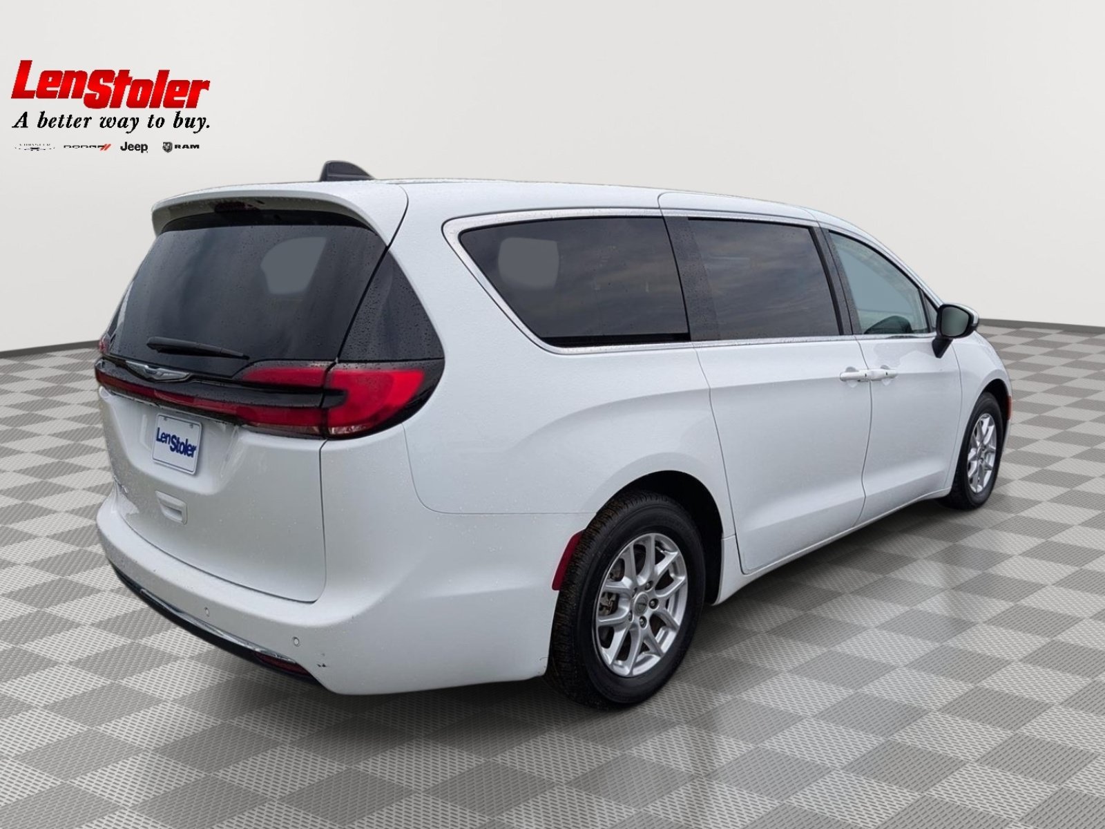 Used 2023 Chrysler Pacifica Touring-L FWD image 5
