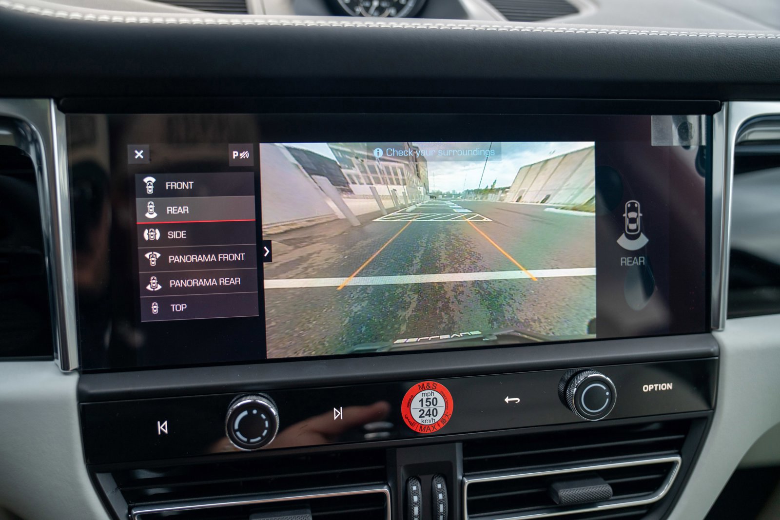 Certified 2025 Porsche Macan image 19
